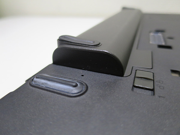 ThinkPad X250 ６セルリアバッテリー横から 1cmほど飛び出る