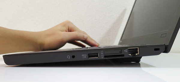 ThinkPad X250に6セルリアバッテリーを装着するとキーボードが斜めになる