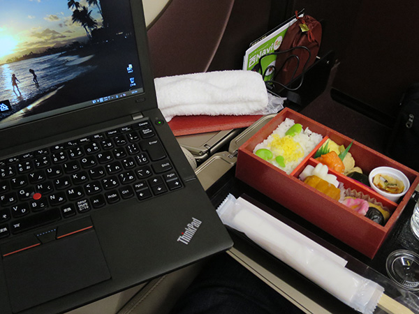 ThinkPad X250とグランクラスの和軽食