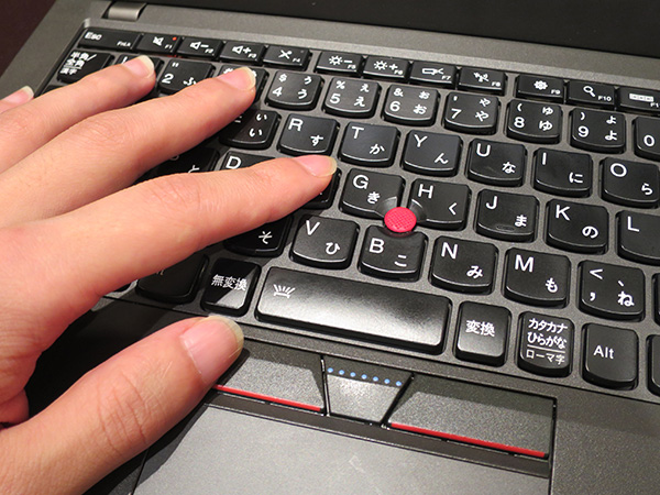 ThinkPad X250のキーボードはタイプミスが少なくて静かで打ちやすい