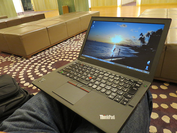 ThinkPad X250を開くホテルのロビーの方がよっぽど静かだった