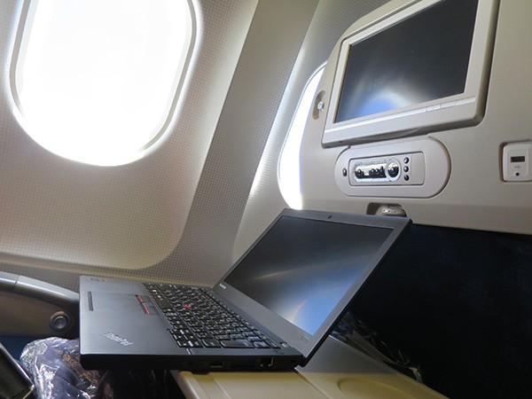 飛行機に持ち込むノートパソコンサイズは12.5インチのThinkPad X250がちょうどいい
